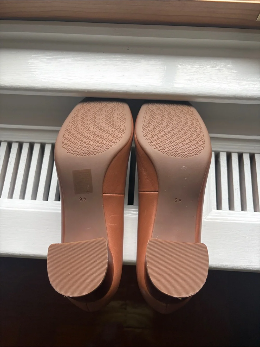 Tory Burch Janey Royal Tan Calf Leather Logo Round-Toe Janey 50 MM Pumps.